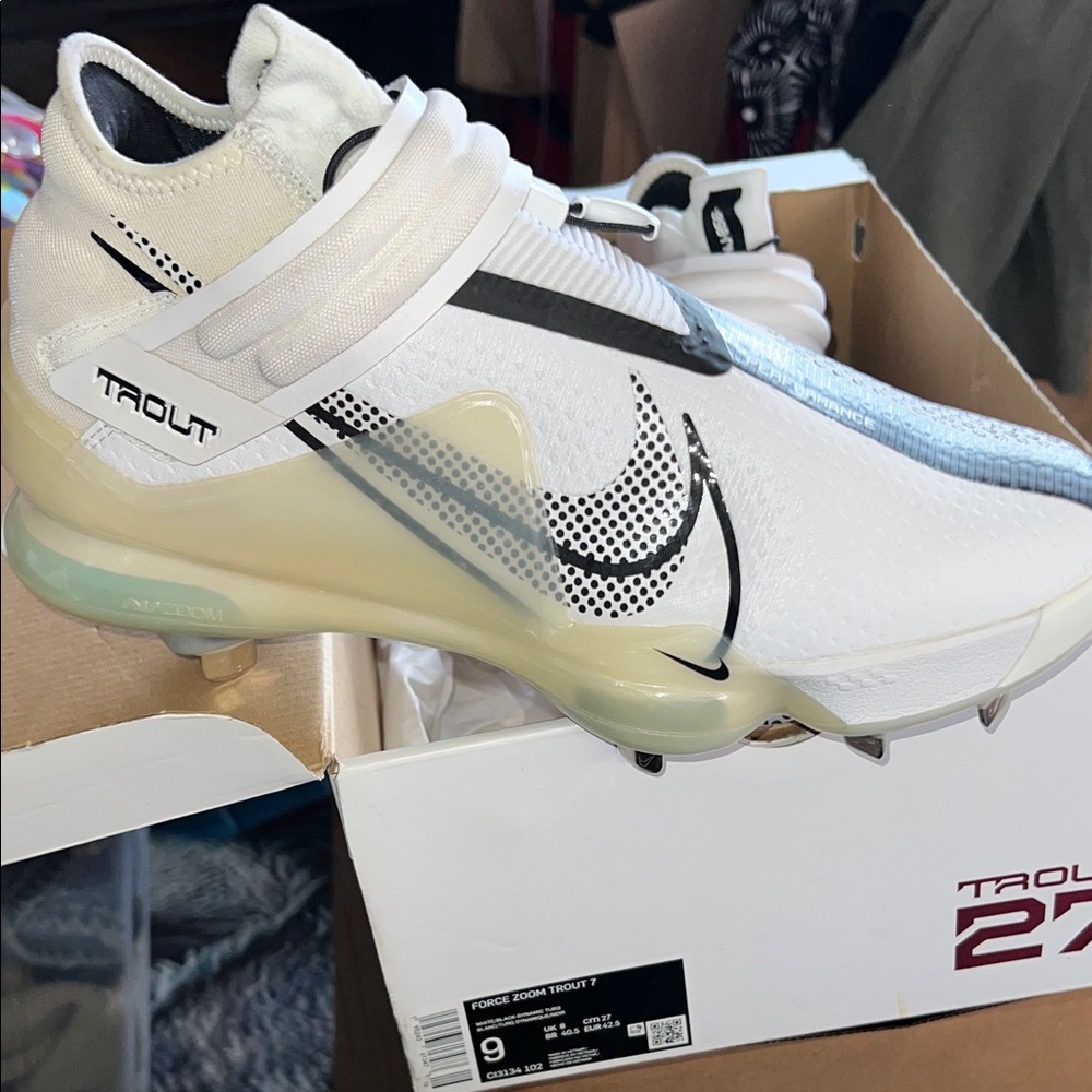 Nike White and Black Baseball Cleats, Size 9